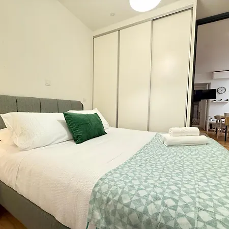 Apto Com 2 Quartos * Lisbon