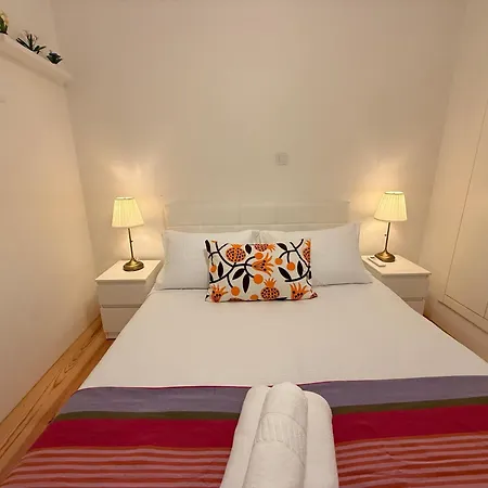 Apto Com 2 Quartos * Lisbon