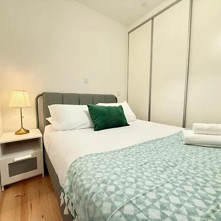 Apto Com 2 Quartos *