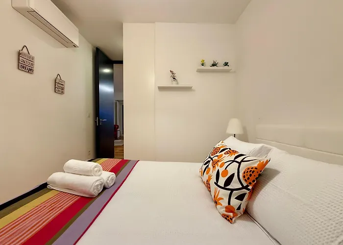 Apto Com 2 Quartos Appartamento Lisbona