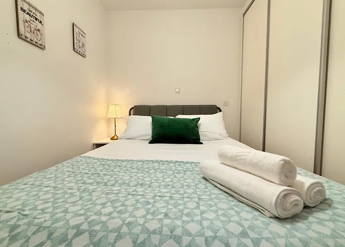 Apto Com 2 Quartos *